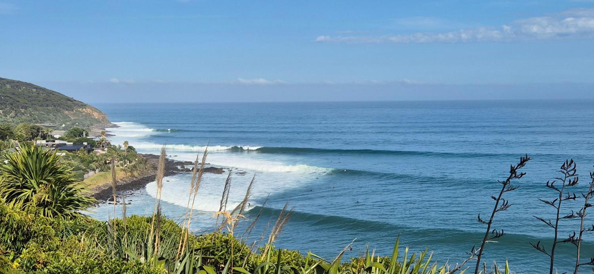 Whale Bay'S Surf Meca Holiday Accommodation Raglan Exterior photo
